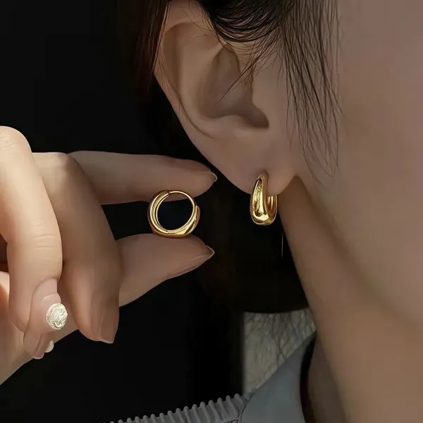Gold_C_Hoops_Earrings_For_Women
